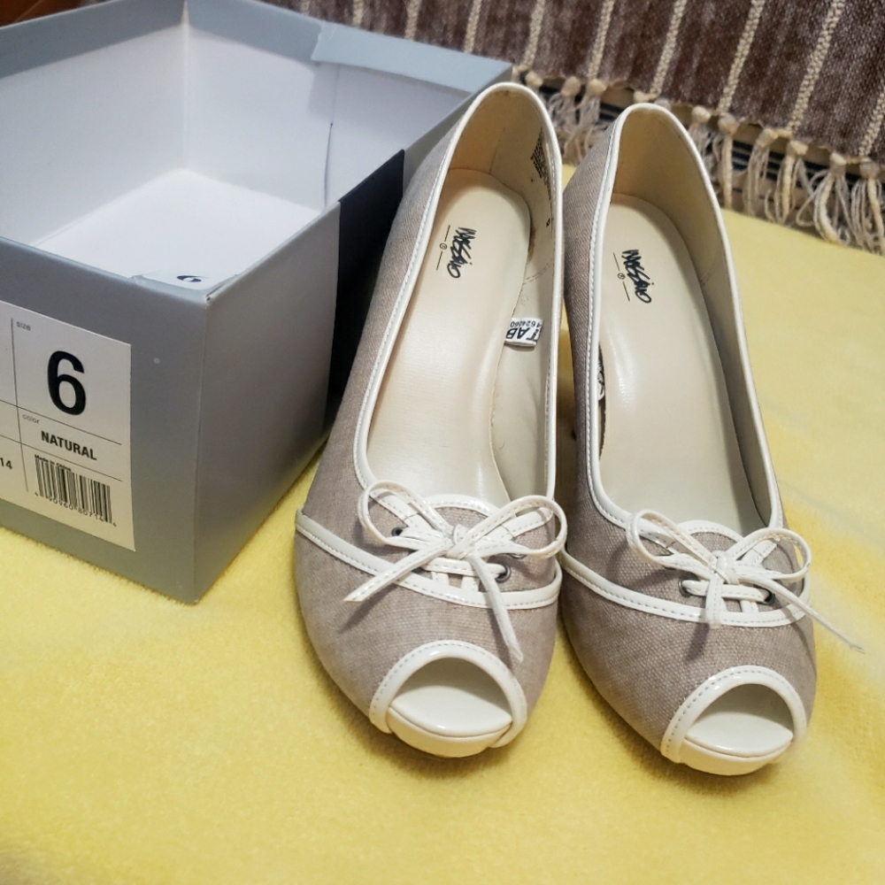 Mossimo vintage style heels. Sz 6. Vgc.